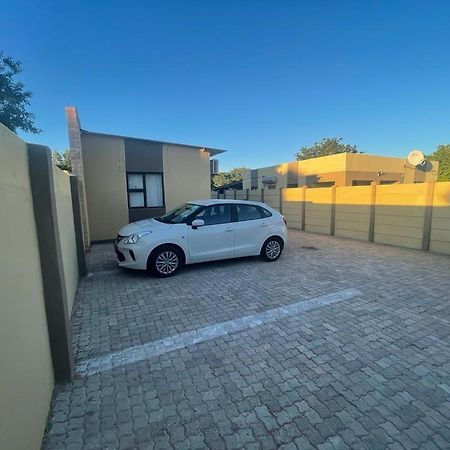 Sabrina Guesthouse Tsumeb Exteriör bild