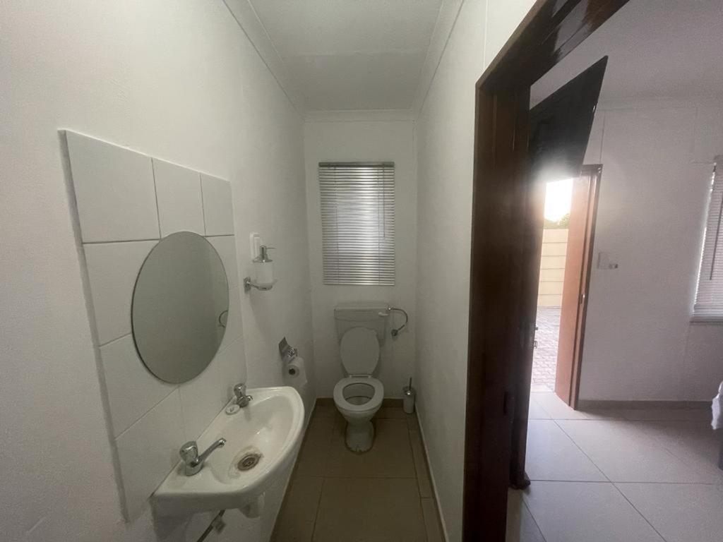 Sabrina Guesthouse Tsumeb Exteriör bild