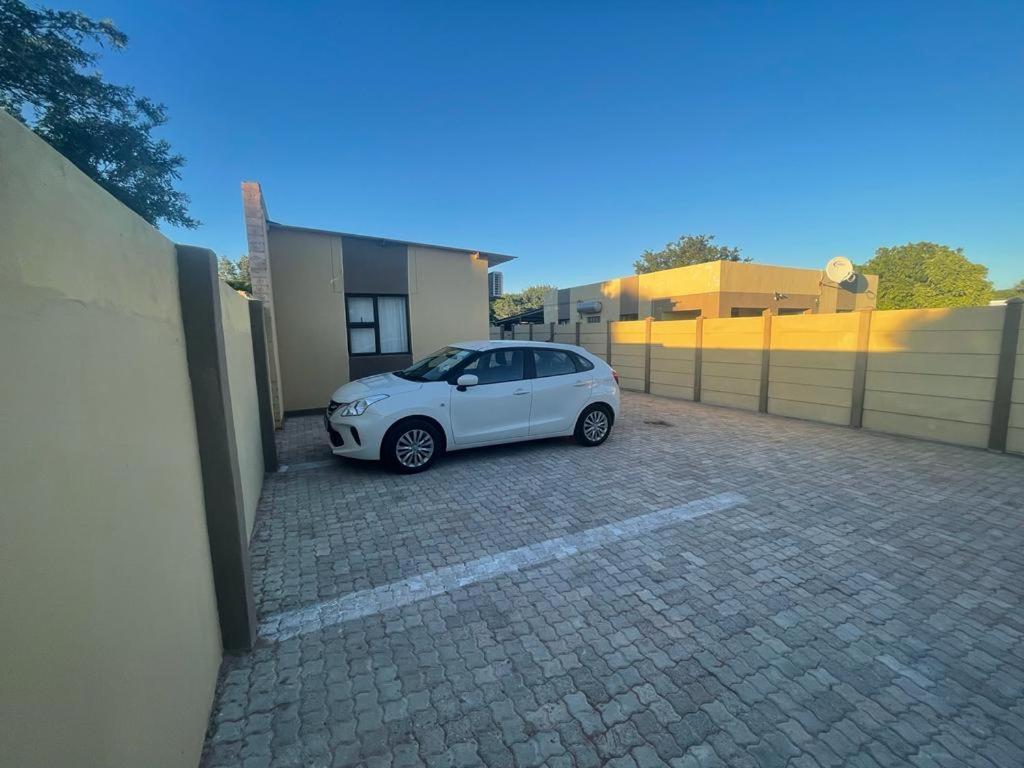 Sabrina Guesthouse Tsumeb Exteriör bild