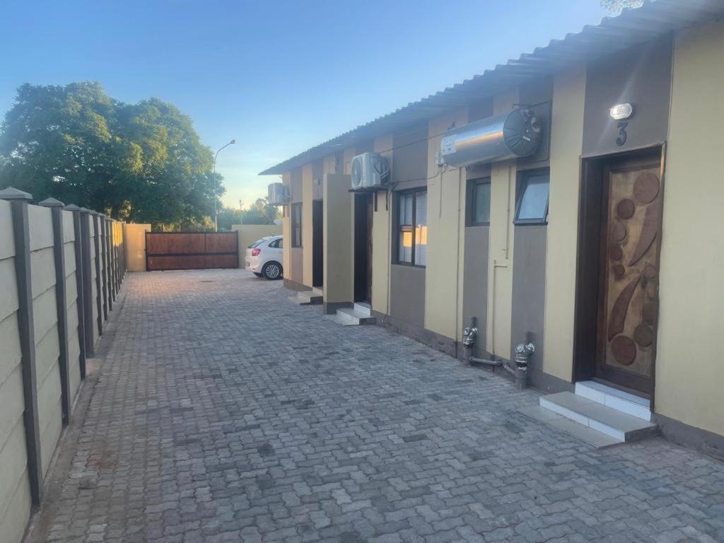 Sabrina Guesthouse Tsumeb Exteriör bild